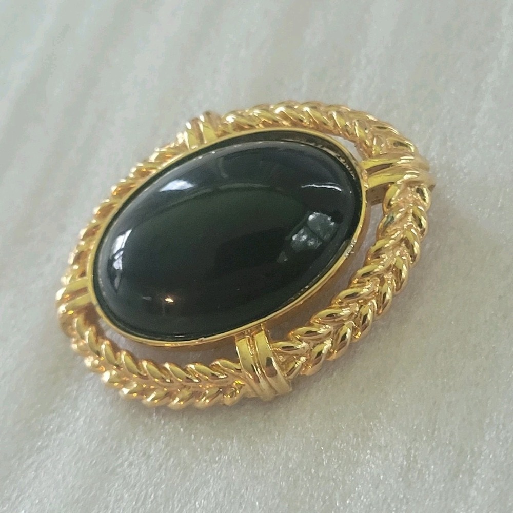 VTG GINNIE JOHANSEN Gold Tone Brooch Black Oval Cabochon Signed